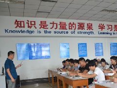 3522浦京集团vip职工学院:课堂学国学 齐诵弟子规