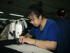 女工刘荣艳:一针一线总关情