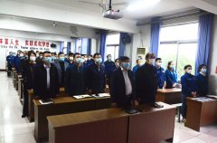 公司开展主题党日活动 新党员入党宣誓